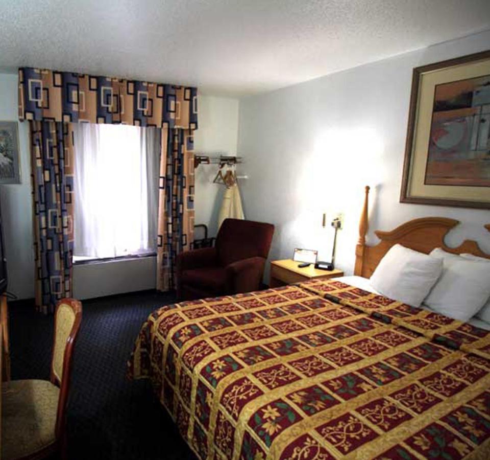 Norwood Inn And Suites - Minneapolis-St Paul Roseville Exterior foto